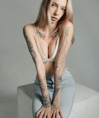 💋 В моих руках ты почувствуешь настоящую страсть и нежность. У меня есть фото, чтобы ты смог оценить все мои прелести. 📸 Также у меня есть отзывы, которые подтверждают мои навыки и качество услуг. 😍 Живу в Москве, поэтому если хочешь насладиться особыми моментами со мной, не упусти шанс встретиться. Я гарантирую конфиденциальность и полное удовлетворение. 🌟 Позволь мне показать тебе рай на земле, ты заслуживаешь самых незабываемых моментов! 💖 Руслана